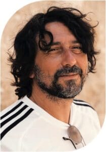 Phimose ist eine angeborene oder erworbene Vorhautverengung, die entzündet sein kann. Sie ist durch offen chirurgische Beschneidung (Zirkumzision).